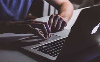 50米蝶泳刷新PB，潘展乐：成绩挺一般，以赛代练报个名玩玩